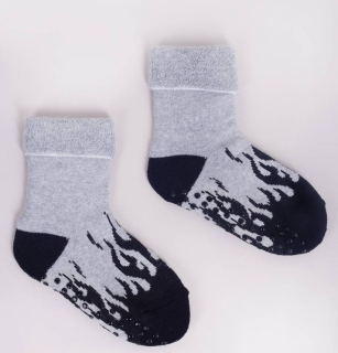 chlapecké froté ponožky s protiskluzem šedé s černými plameny